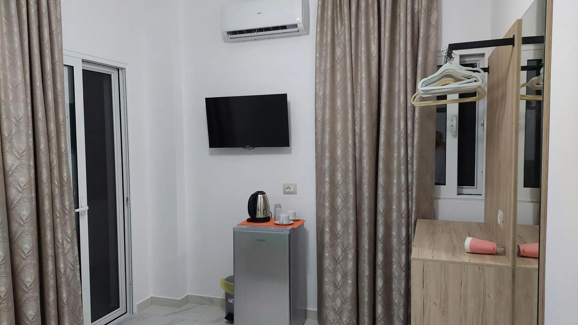 Hillside Guesthouse Ksamil 0*,