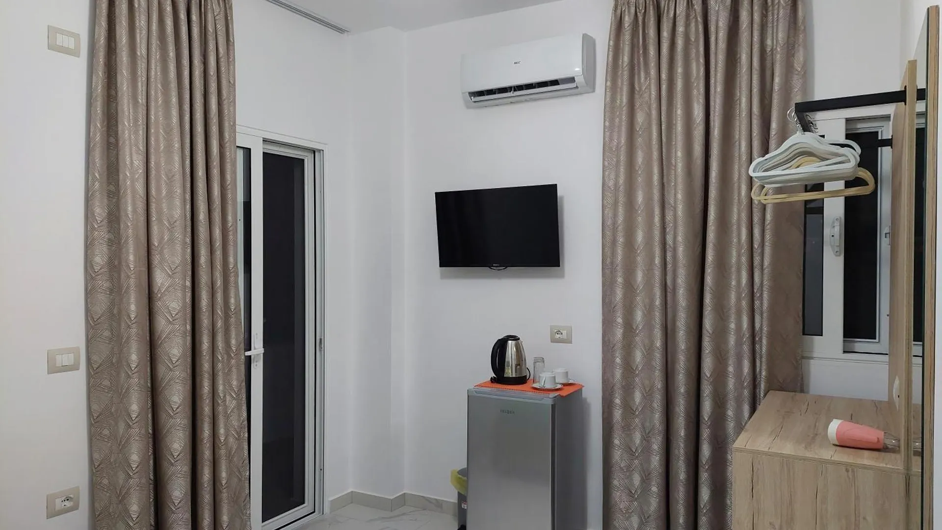 Hillside Guesthouse Ksamil Konukevi
