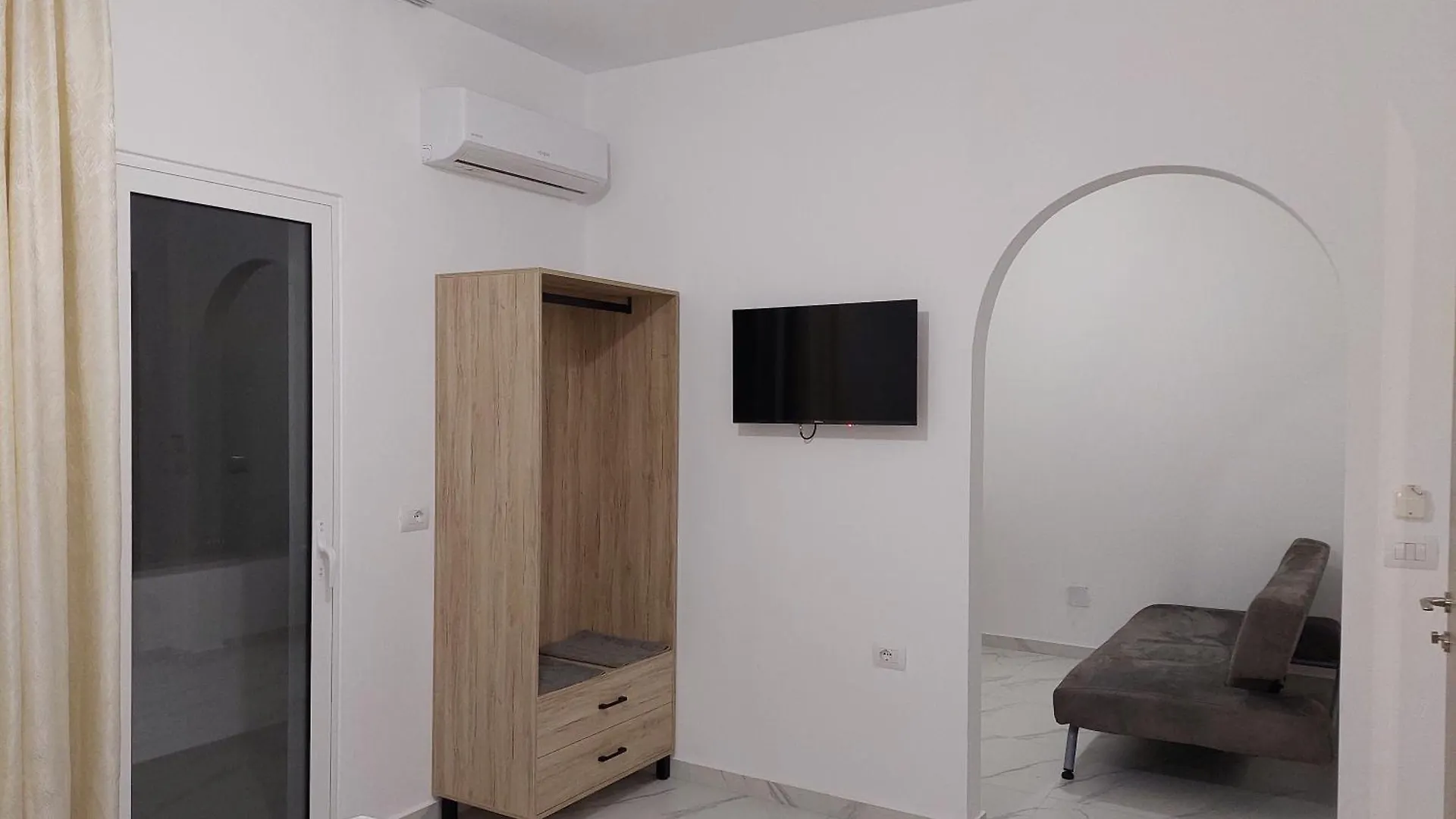 Guest house Hillside Guesthouse Ksamil Albania