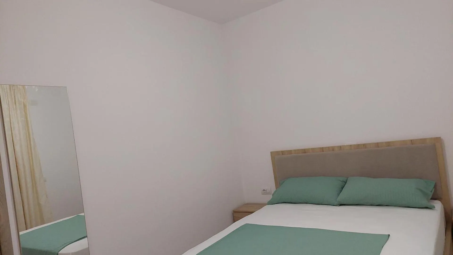 Hillside Guesthouse Ksamil 0*,  Arnavutluk