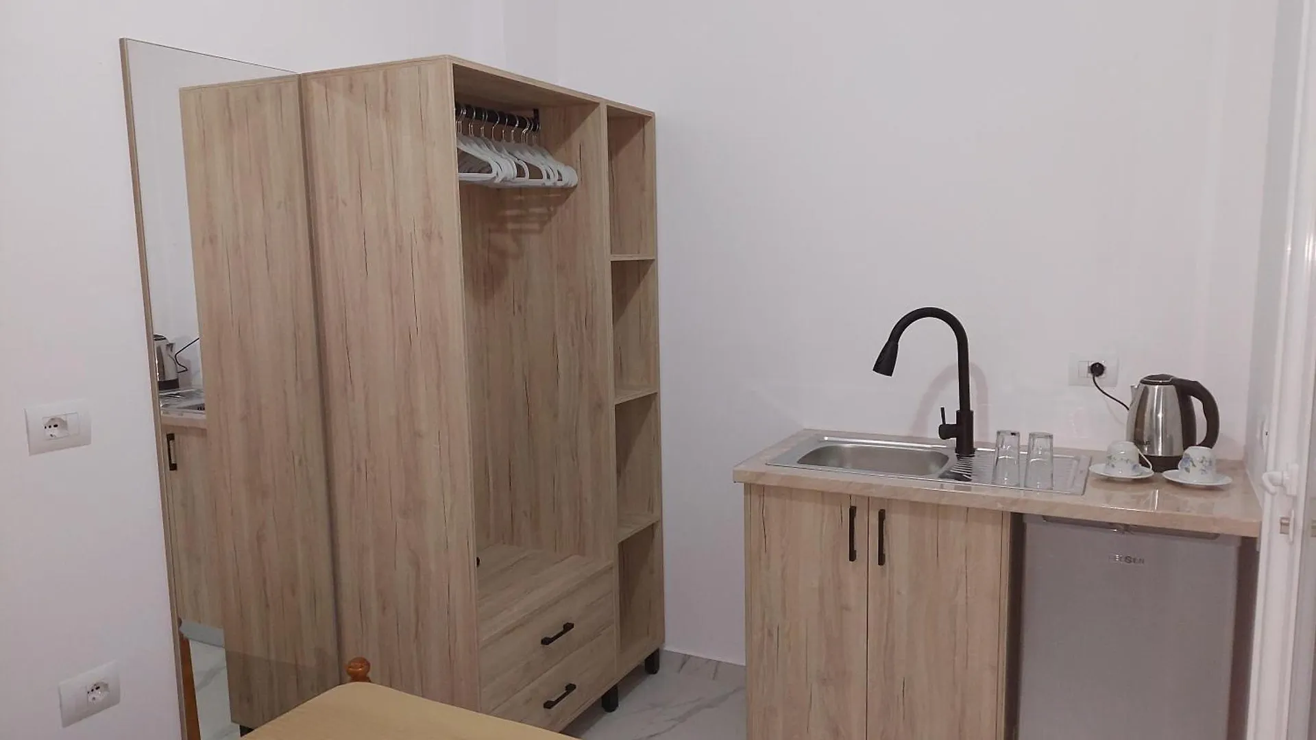 Hillside Guesthouse Ksamil